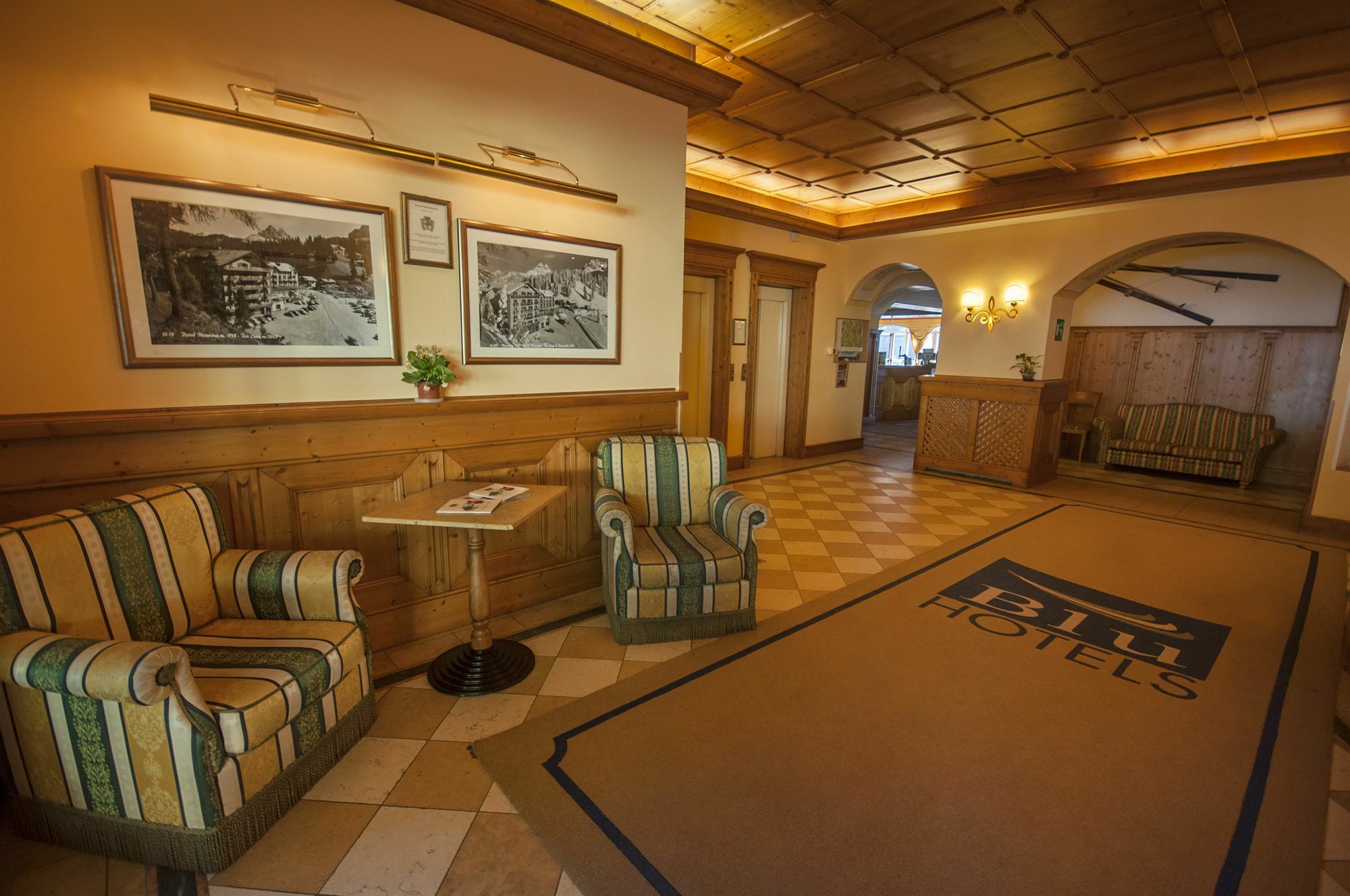 Grand Hotel מיזורינה מראה חיצוני תמונה